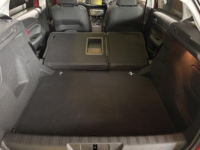 308 アリュール ブルーHDi スペシャルエディション 限定車 禁煙車 パノラミックガラスルーフ Peugeotミラースクリーン リアビューカメラ DENON製HiFiオーディオ LEDヘッドライト 専用17インチアロイホイール レーンキープアシスト(14枚目)