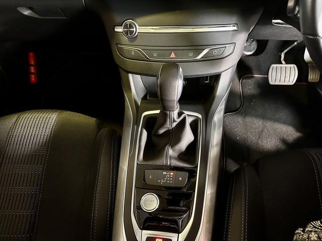 308 アリュール ブルーHDi スペシャルエディション 限定車 禁煙車 パノラミックガラスルーフ Peugeotミラースクリーン リアビューカメラ DENON製HiFiオーディオ LEDヘッドライト 専用17インチアロイホイール レーンキープアシスト(16枚目)