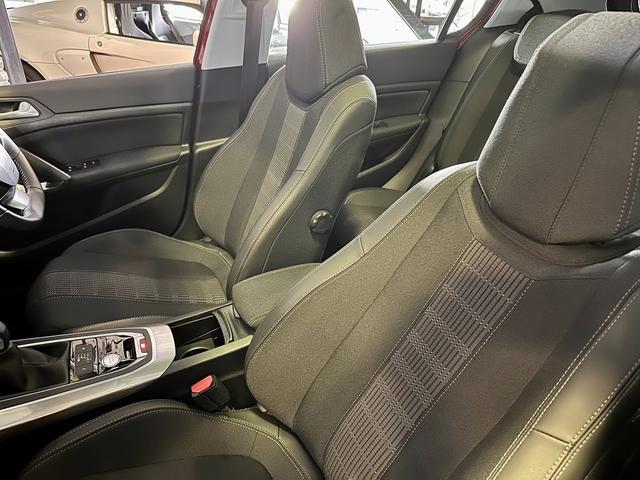 308 アリュール ブルーHDi スペシャルエディション 限定車 禁煙車 パノラミックガラスルーフ Peugeotミラースクリーン リアビューカメラ DENON製HiFiオーディオ LEDヘッドライト 専用17インチアロイホイール レーンキープアシスト(24枚目)