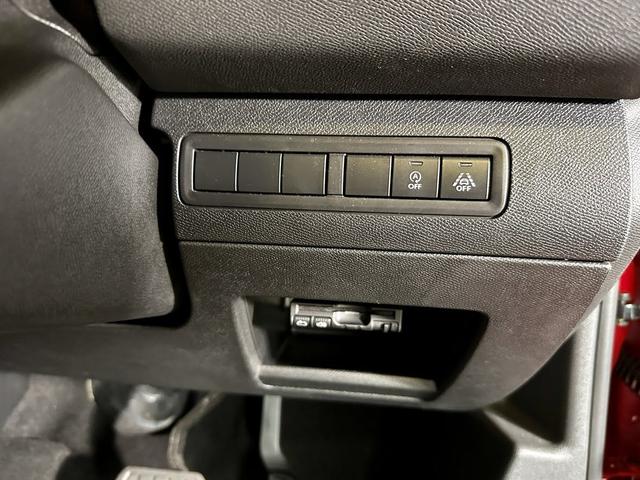 308 アリュール ブルーHDi スペシャルエディション 限定車 禁煙車 パノラミックガラスルーフ Peugeotミラースクリーン リアビューカメラ DENON製HiFiオーディオ LEDヘッドライト 専用17インチアロイホイール レーンキープアシスト(28枚目)