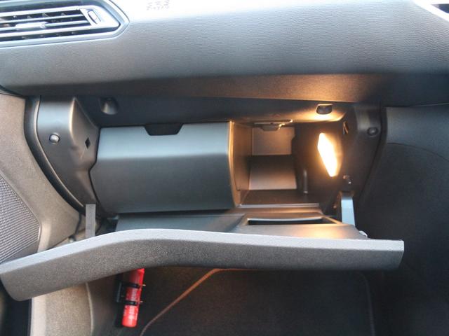 308 アリュール ブルーHDi スペシャルエディション 限定車 禁煙車 パノラミックガラスルーフ Peugeotミラースクリーン リアビューカメラ DENON製HiFiオーディオ LEDヘッドライト 専用17インチアロイホイール レーンキープアシスト(29枚目)