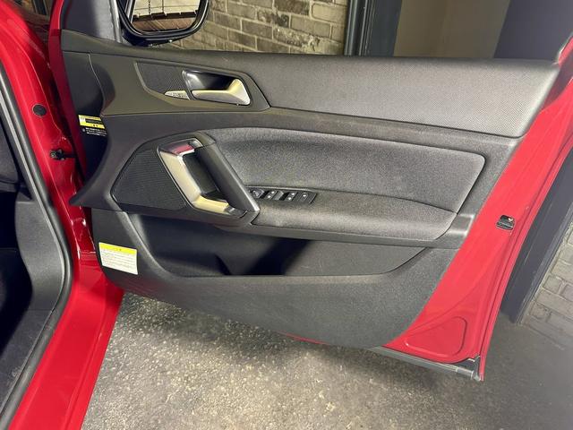 308 アリュール ブルーHDi スペシャルエディション 限定車 禁煙車 パノラミックガラスルーフ Peugeotミラースクリーン リアビューカメラ DENON製HiFiオーディオ LEDヘッドライト 専用17インチアロイホイール レーンキープアシスト(30枚目)