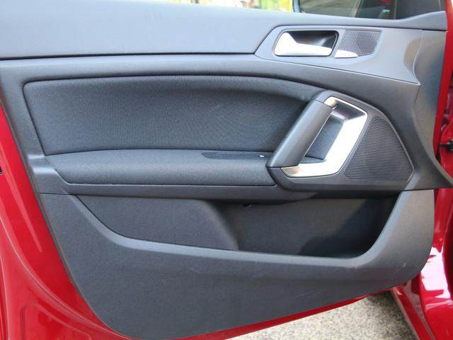 308 アリュール ブルーHDi スペシャルエディション 限定車 禁煙車 パノラミックガラスルーフ Peugeotミラースクリーン リアビューカメラ DENON製HiFiオーディオ LEDヘッドライト 専用17インチアロイホイール レーンキープアシスト(53枚目)