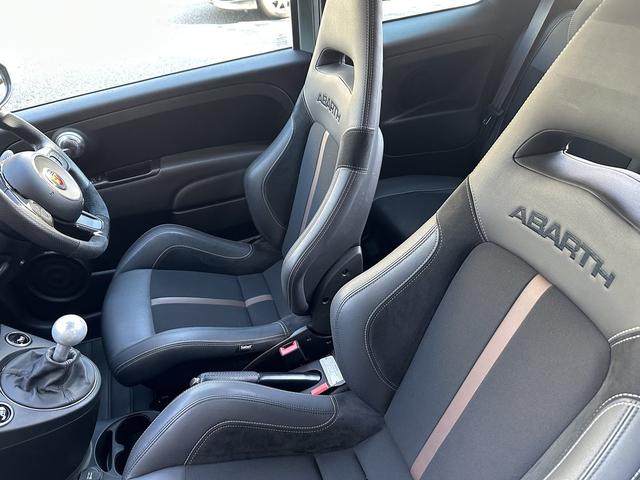 アバルト６９５ セッタンタアニヴェルサーリオ ベースグレード　１オーナー　禁煙車　右Ｈ５ＭＴ　７０周年限定車　角度調整付大型リアリング　専用ボディキット　専用シート　専用フロアマット　ロゴプレート　メカニカルＬＳＤ　ＣＯＸボディダンパー　レコードモンツァ（44枚目）