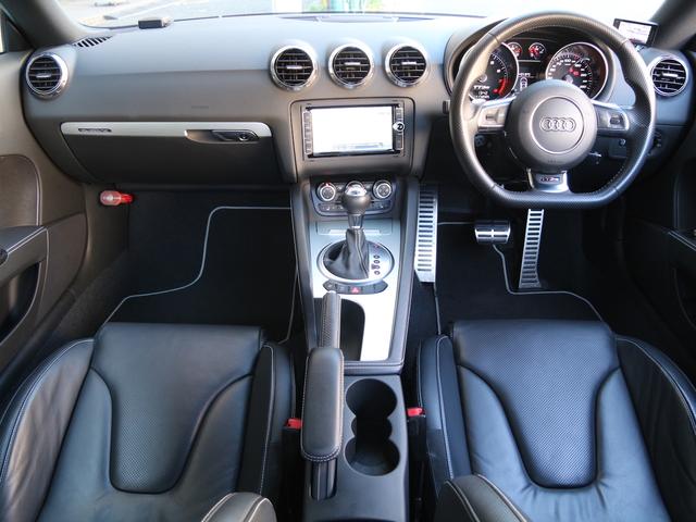 TT RSプラスクーペ ベースグレード 禁煙車 5アームローターアルミホイールブラック&レッド ウイングタイプリヤスポイラー RSスポーツサスペンション スポーツシート シートヒーター バイキセノンヘッドライト LEDポジショニングライト(5枚目)