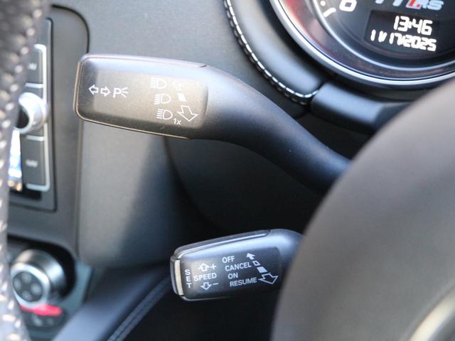 TT RSプラスクーペ ベースグレード 禁煙車 5アームローターアルミホイールブラック&レッド ウイングタイプリヤスポイラー RSスポーツサスペンション スポーツシート シートヒーター バイキセノンヘッドライト LEDポジショニングライト(33枚目)