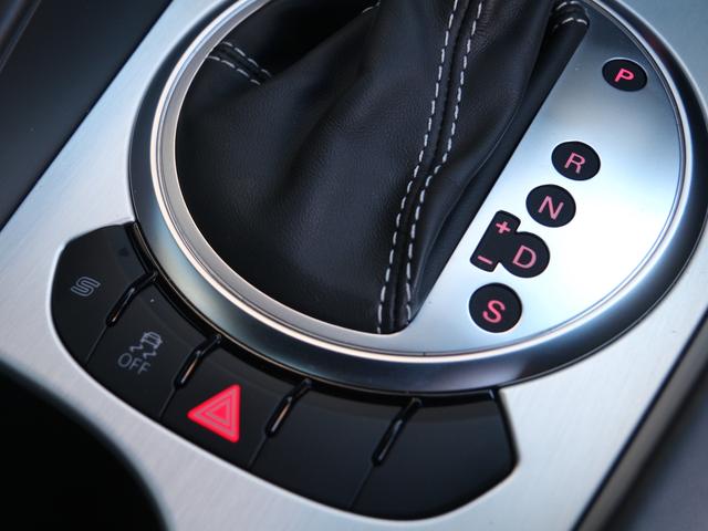 TT RSプラスクーペ ベースグレード 禁煙車 5アームローターアルミホイールブラック&レッド ウイングタイプリヤスポイラー RSスポーツサスペンション スポーツシート シートヒーター バイキセノンヘッドライト LEDポジショニングライト(37枚目)