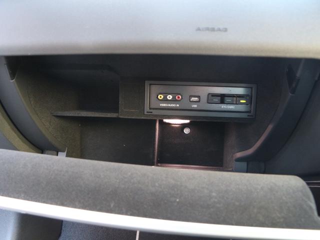 TT RSプラスクーペ ベースグレード 禁煙車 5アームローターアルミホイールブラック&レッド ウイングタイプリヤスポイラー RSスポーツサスペンション スポーツシート シートヒーター バイキセノンヘッドライト LEDポジショニングライト(49枚目)