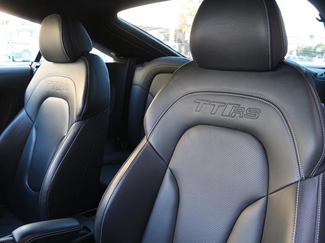 TT RSプラスクーペ ベースグレード 禁煙車 5アームローターアルミホイールブラック&レッド ウイングタイプリヤスポイラー RSスポーツサスペンション スポーツシート シートヒーター バイキセノンヘッドライト LEDポジショニングライト(50枚目)