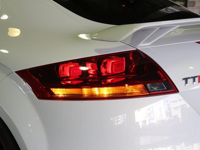 TT RSプラスクーペ ベースグレード 禁煙車 5アームローターアルミホイールブラック&レッド ウイングタイプリヤスポイラー RSスポーツサスペンション スポーツシート シートヒーター バイキセノンヘッドライト LEDポジショニングライト(69枚目)