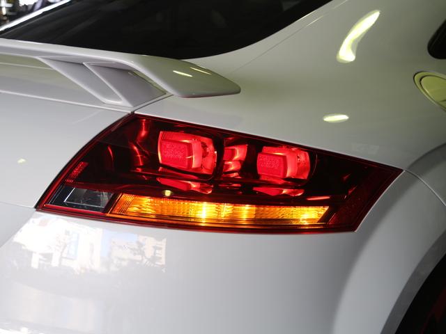 TT RSプラスクーペ ベースグレード 禁煙車 5アームローターアルミホイールブラック&レッド ウイングタイプリヤスポイラー RSスポーツサスペンション スポーツシート シートヒーター バイキセノンヘッドライト LEDポジショニングライト(70枚目)