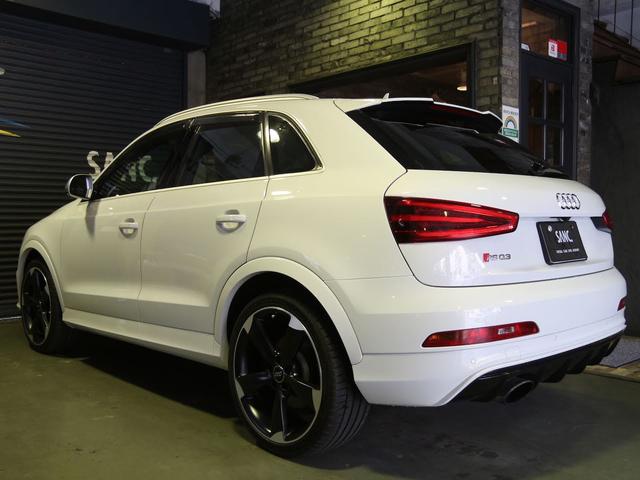 RS Q3 ベースグレード 禁煙車 パノラマガラスサンルーフ 本革ダイヤモンドステッチング シートヒーター 5アームローターデザインマットブラック20インチアルミホイール BOSEサラウンドサウンドシステム MMI3GPlus(7枚目)