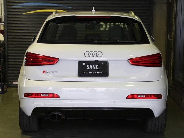 RS Q3 ベースグレード 禁煙車 パノラマガラスサンルーフ 本革ダイヤモンドステッチング シートヒーター 5アームローターデザインマットブラック20インチアルミホイール BOSEサラウンドサウンドシステム MMI3GPlus(9枚目)
