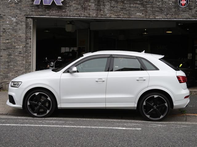 RS Q3 ベースグレード 禁煙車 パノラマガラスサンルーフ 本革ダイヤモンドステッチング シートヒーター 5アームローターデザインマットブラック20インチアルミホイール BOSEサラウンドサウンドシステム MMI3GPlus(10枚目)