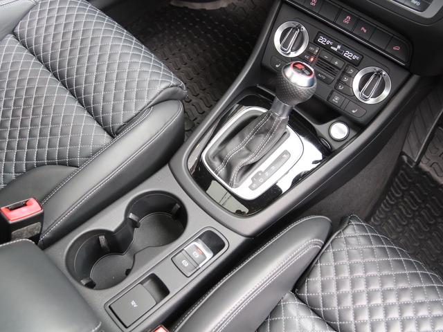 RS Q3 ベースグレード 禁煙車 パノラマガラスサンルーフ 本革ダイヤモンドステッチング シートヒーター 5アームローターデザインマットブラック20インチアルミホイール BOSEサラウンドサウンドシステム MMI3GPlus(14枚目)