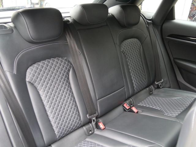 RS Q3 ベースグレード 禁煙車 パノラマガラスサンルーフ 本革ダイヤモンドステッチング シートヒーター 5アームローターデザインマットブラック20インチアルミホイール BOSEサラウンドサウンドシステム MMI3GPlus(16枚目)