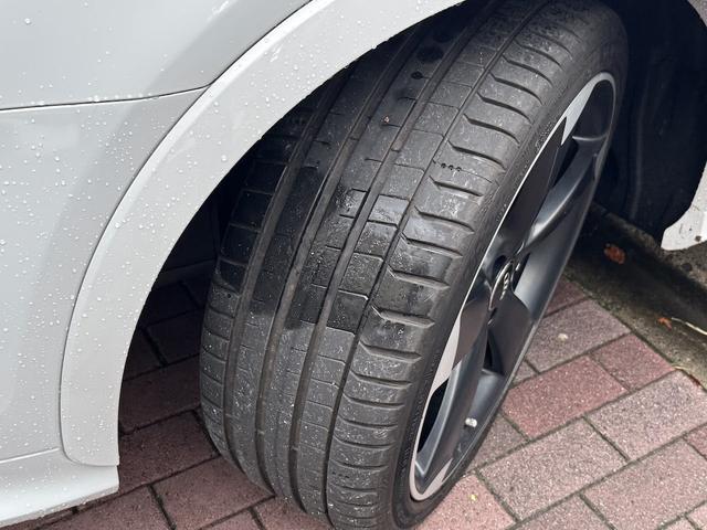 RS Q3 ベースグレード 禁煙車 パノラマガラスサンルーフ 本革ダイヤモンドステッチング シートヒーター 5アームローターデザインマットブラック20インチアルミホイール BOSEサラウンドサウンドシステム MMI3GPlus(26枚目)