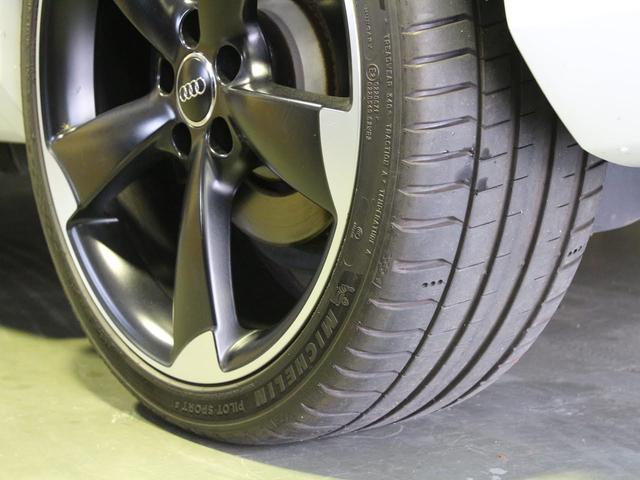 RS Q3 ベースグレード 禁煙車 パノラマガラスサンルーフ 本革ダイヤモンドステッチング シートヒーター 5アームローターデザインマットブラック20インチアルミホイール BOSEサラウンドサウンドシステム MMI3GPlus(27枚目)