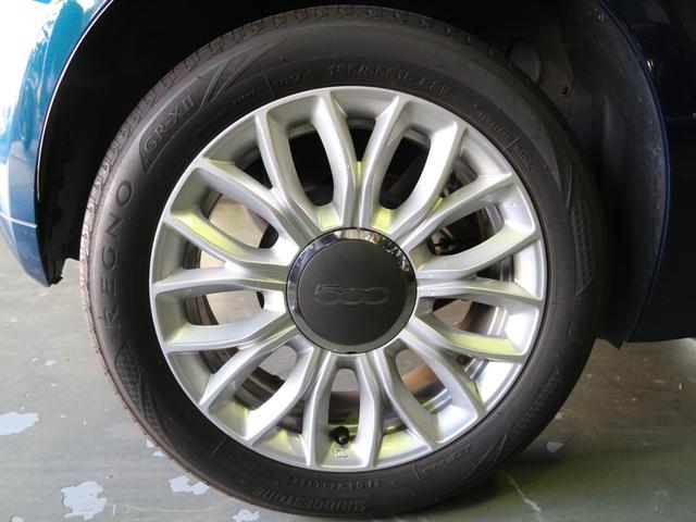 500 マーレブル 1オーナー 禁煙車 限定車 サンルーフ ポルトローナ・フラウ社ブラウンレザーシート 15インチアロイホイール バイキセノンヘッドライト LEDデイライト 専用色インテリアパネル Uconnect(23枚目)