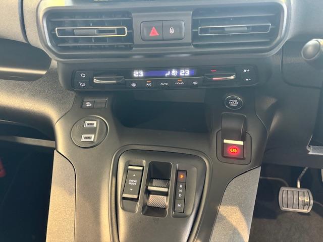 リフター ロングGT 弊社デモカー 新車保証継承 カープレイ対応 両側スライドドア ディーゼルエンジン アクティブクルーズ バックカメラ(14枚目)