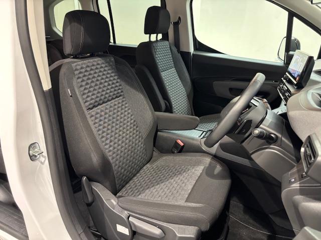 リフター ＧＴ　弊社デモカー　新車保証継承　カープレイ対応　アクティブクルーズ　両側スライドドア（16枚目）