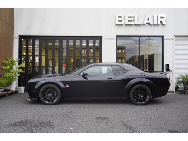 ダッジ・チャレンジャー R/T 22年モデル当社新車並行販売車両ワンオーナー車スキャットパックワイドボディー ブレンボブレーキキャリパー サンルーフ パワーシートシートヒーター ベンチレーション メモリーシート(7枚目)
