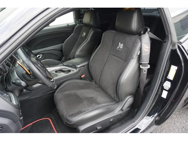 ダッジ・チャレンジャー R/T 22年モデル当社新車並行販売車両ワンオーナー車スキャットパックワイドボディー ブレンボブレーキキャリパー サンルーフ パワーシートシートヒーター ベンチレーション メモリーシート(12枚目)