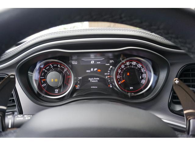 ダッジ・チャレンジャー R/T 22年モデル当社新車並行販売車両ワンオーナー車スキャットパックワイドボディー ブレンボブレーキキャリパー サンルーフ パワーシートシートヒーター ベンチレーション メモリーシート(23枚目)