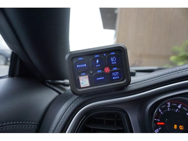 ダッジ・チャレンジャー R/T 22年モデル当社新車並行販売車両ワンオーナー車スキャットパックワイドボディー ブレンボブレーキキャリパー サンルーフ パワーシートシートヒーター ベンチレーション メモリーシート(31枚目)