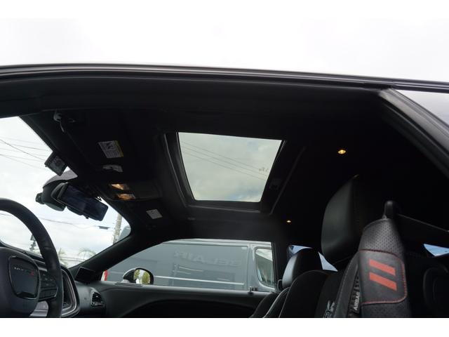 ダッジ・チャレンジャー R/T 22年モデル当社新車並行販売車両ワンオーナー車スキャットパックワイドボディー ブレンボブレーキキャリパー サンルーフ パワーシートシートヒーター ベンチレーション メモリーシート(35枚目)