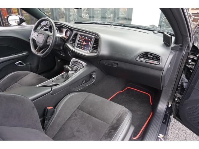 ダッジ・チャレンジャー R/T 22年モデル当社新車並行販売車両ワンオーナー車スキャットパックワイドボディー ブレンボブレーキキャリパー サンルーフ パワーシートシートヒーター ベンチレーション メモリーシート(42枚目)