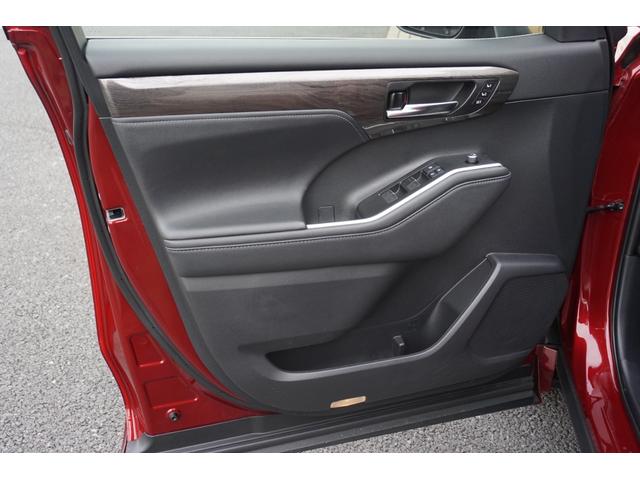 ハイランダー 　２１年モデル　当社新車並行販売車両　３．５Ｌ　Ｖ６　ムーンルーフ　デジタルインナーミラー　パワーバックドア　レザーシートシートヒーターベンチ　３列シート２０インチタイヤホイール（11枚目）