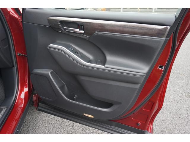 ハイランダー 　２１年モデル　当社新車並行販売車両　３．５Ｌ　Ｖ６　ムーンルーフ　デジタルインナーミラー　パワーバックドア　レザーシートシートヒーターベンチ　３列シート２０インチタイヤホイール（45枚目）