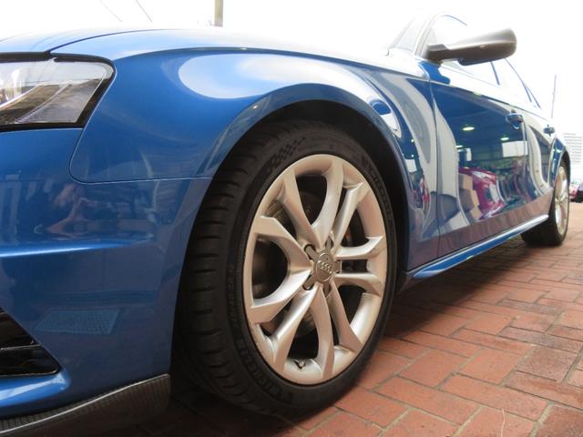 Ｓ４ ベースグレード　３．０Ｖ６　４ＷＤ　ＨＤＤナビ　バックカメラ　赤黒コンビ革シート　パワーシート　純正１８インチアルミホイール　スーパーチャージャー　ＥＴＣ（12枚目）