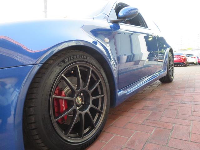 アルファ147 GTA 左ハンドル6速MT アーキュレーマフラー パルティーレ17インチアルミホイール 純正デッキ ETC 黒革シート シートヒーター(10枚目)