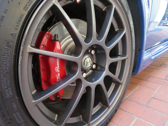 アルファ147 GTA 左ハンドル6速MT アーキュレーマフラー パルティーレ17インチアルミホイール 純正デッキ ETC 黒革シート シートヒーター(16枚目)