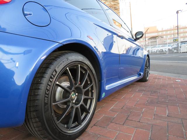 アルファ147 GTA 左ハンドル6速MT アーキュレーマフラー パルティーレ17インチアルミホイール 純正デッキ ETC 黒革シート シートヒーター(22枚目)