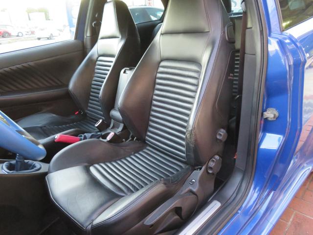 アルファ147 GTA 左ハンドル6速MT アーキュレーマフラー パルティーレ17インチアルミホイール 純正デッキ ETC 黒革シート シートヒーター(32枚目)