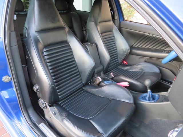 アルファ147 GTA 左ハンドル6速MT アーキュレーマフラー パルティーレ17インチアルミホイール 純正デッキ ETC 黒革シート シートヒーター(37枚目)