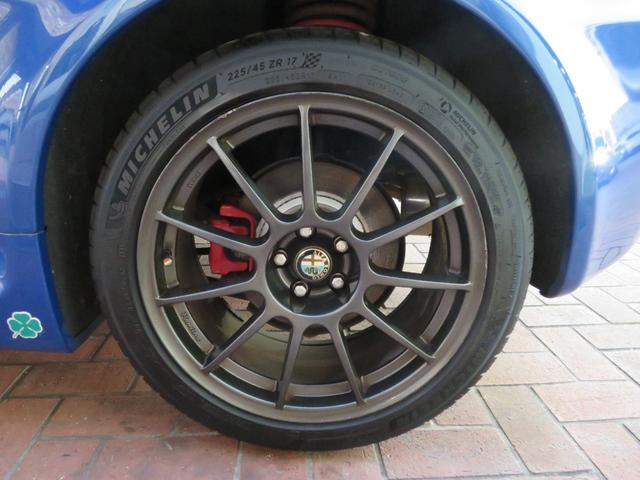 アルファ147 GTA 左ハンドル6速MT アーキュレーマフラー パルティーレ17インチアルミホイール 純正デッキ ETC 黒革シート シートヒーター(56枚目)