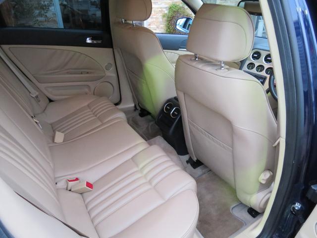 アルファ159 フレッチャロードII HDDナビ ETC ベージュ系革シート シートヒーター パワーシート 18インチアルミホイール(55枚目)