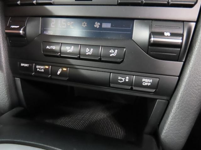 ９１１ ９１１カレラ　ＰＤＫ　後期　スポクロ　ＰＡＳＭ　サンルーフ　黒革　シートヒーター　Ｃｌａｒｉｏｎ製ナビ　地デジＴＶ　Ｂカメラ　オートＡＣ　アルカンターラルーフライニング　ＰＤＬＳキセノン　純正１８インチＡＷ（23枚目）
