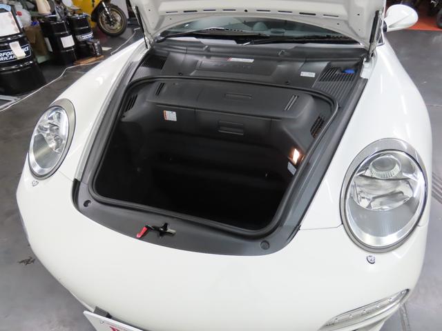 ９１１ ９１１カレラ　ＰＤＫ　後期　スポクロ　ＰＡＳＭ　サンルーフ　黒革　シートヒーター　Ｃｌａｒｉｏｎ製ナビ　地デジＴＶ　Ｂカメラ　オートＡＣ　アルカンターラルーフライニング　ＰＤＬＳキセノン　純正１８インチＡＷ（27枚目）