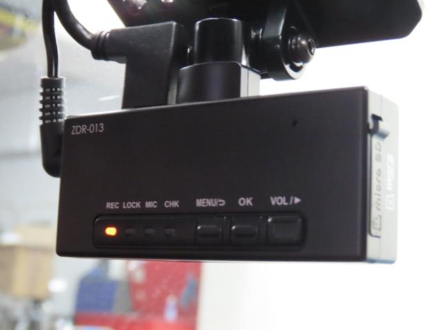 ロックスター Ｓスペシャルパッケージ　２００台限定車両　１オーナー　弊社ユーザー様買取車両　ＣＤ／ＤＶＤプレイヤー　純正ＳＤナビ　バックカメラ　地デジＴＶ　シートヒーター　パドルシフト　ＯＰ１５インチヴィンテージホイール　ビルトインＥＴＣ（25枚目）