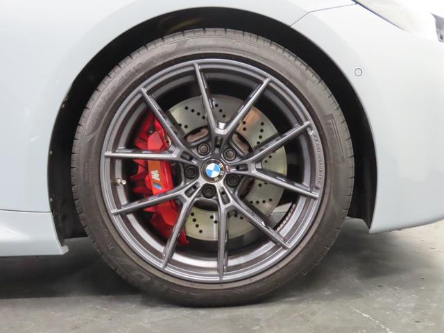 Ｍ２ ベースグレード　Ｍパフォ１９／２０インチ鍛造ＡＷ　カーボンルーフ／ＩＮＴトリム　ＫＷ車高調　ｈａｒｍａｎ／ｋａｒｄｏｎ　ナビＢカメラ　ＰＤＣクルコン　黒革　シートヒーター　Ｍスポーツエキゾースト　ホイール／サス純正有（9枚目）