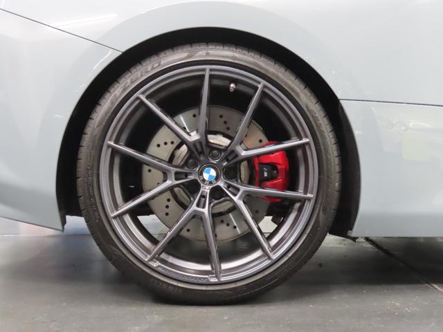 Ｍ２ ベースグレード　Ｍパフォ１９／２０インチ鍛造ＡＷ　カーボンルーフ／ＩＮＴトリム　ＫＷ車高調　ｈａｒｍａｎ／ｋａｒｄｏｎ　ナビＢカメラ　ＰＤＣクルコン　黒革　シートヒーター　Ｍスポーツエキゾースト　ホイール／サス純正有（11枚目）