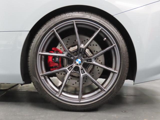 Ｍ２ ベースグレード　Ｍパフォ１９／２０インチ鍛造ＡＷ　カーボンルーフ／ＩＮＴトリム　ＫＷ車高調　ｈａｒｍａｎ／ｋａｒｄｏｎ　ナビＢカメラ　ＰＤＣクルコン　黒革　シートヒーター　Ｍスポーツエキゾースト　ホイール／サス純正有（12枚目）