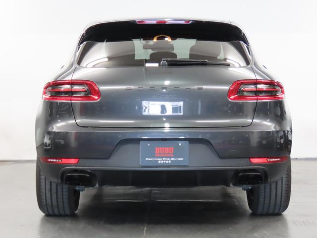 マカン マカン　正規ディーラー車　ブラックレザー　１４ｗａｙメモリーパワーシート／ヒーター　アダプティブクルーズコントロール　エントリードライブ　ＰＤＬＳキセノン　純正ナビ／バックカメラ　純正黒１８ｉｎｔホイール（6枚目）