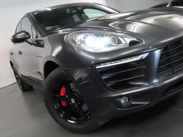 マカン マカン　正規ディーラー車　ブラックレザー　１４ｗａｙメモリーパワーシート／ヒーター　アダプティブクルーズコントロール　エントリードライブ　ＰＤＬＳキセノン　純正ナビ／バックカメラ　純正黒１８ｉｎｔホイール（8枚目）