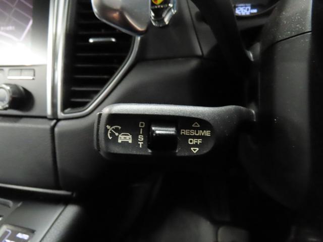 マカン マカン　正規ディーラー車　ブラックレザー　１４ｗａｙメモリーパワーシート／ヒーター　アダプティブクルーズコントロール　エントリードライブ　ＰＤＬＳキセノン　純正ナビ／バックカメラ　純正黒１８ｉｎｔホイール（27枚目）